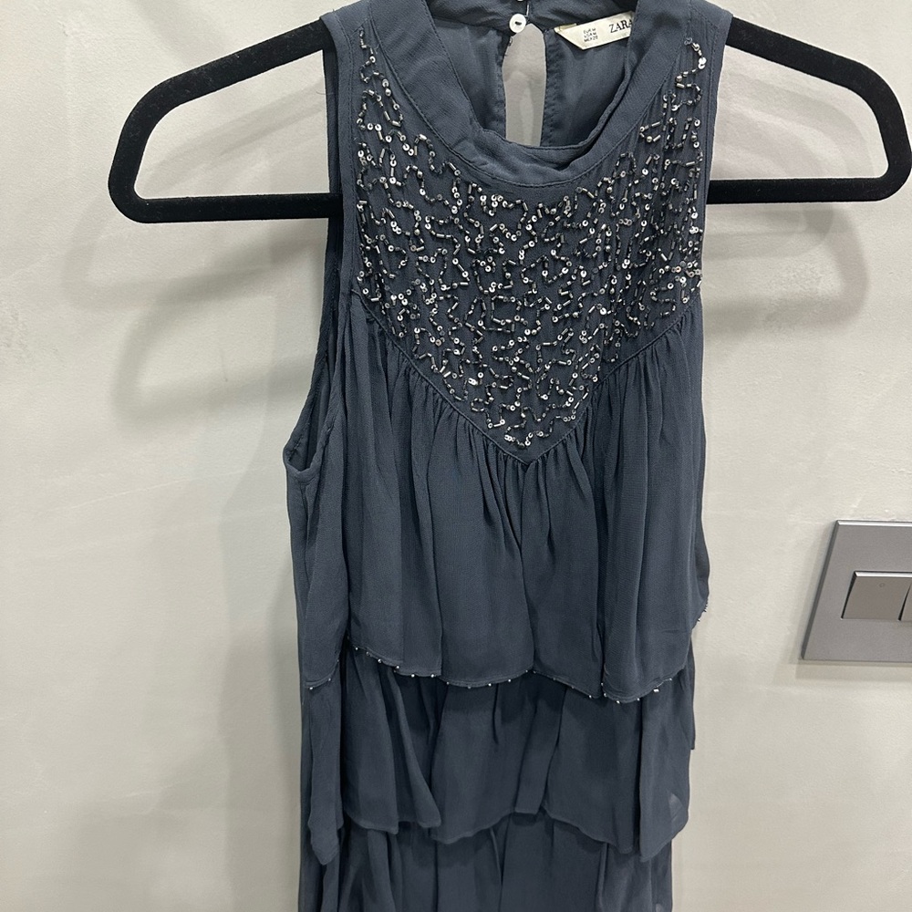 Dark charcoal gray Flowy sleeveless A-line style mini-dress. medium siz